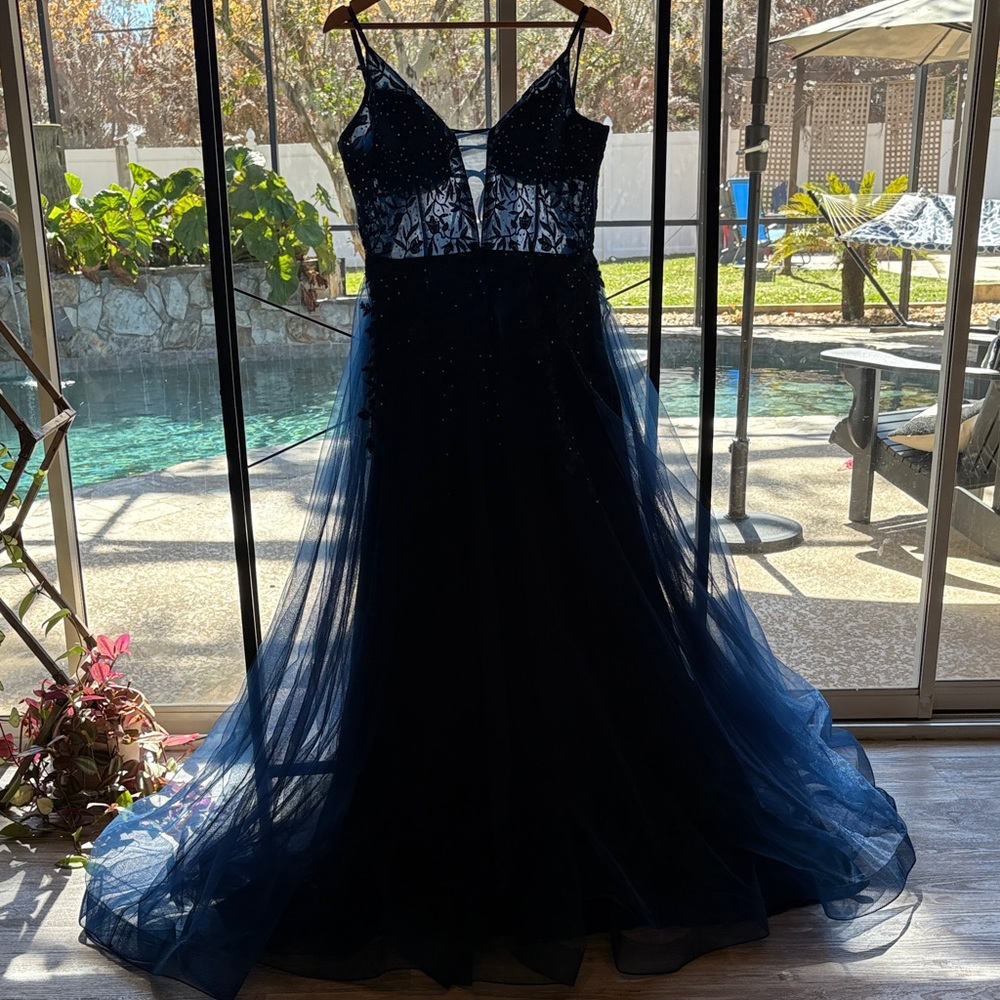✨ Betsy & Adam Navy Tulle Formal Gown ✨ - Picture 1 of 6